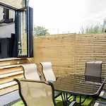 Boutique Getaway, Edge Of Old Town- 4Min Walk To Beach