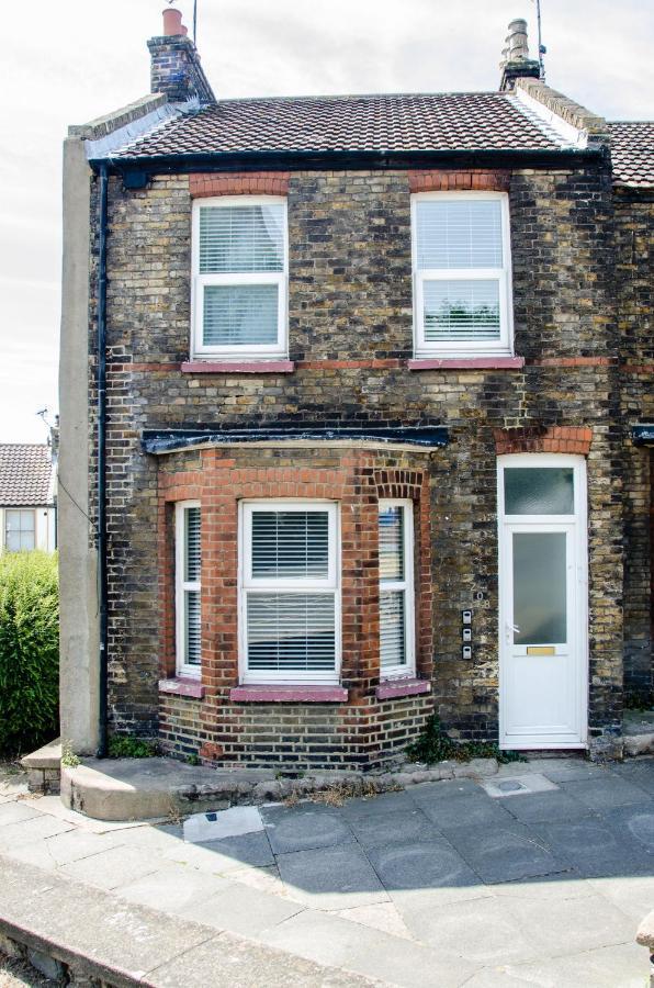 Boutique Getaway, Edge Of Old Town- 4min Walk To Holiday home